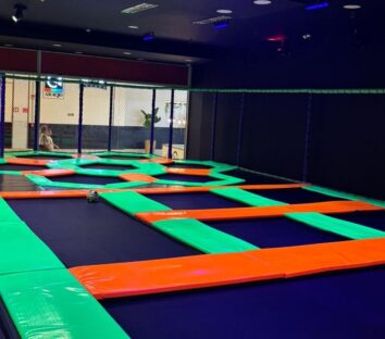 Carioca Shopping ganha super parque de trampolins com diversas atividades radicais nas férias